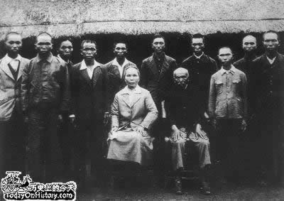 台湾首次进行人口普查(todayonhistory.com)