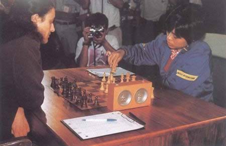 谢军摘取女子国际象棋皇冠(TodayOnHistory.com)