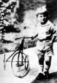 美国汽车大王艾科卡诞辰（TodayOnHistory.com）