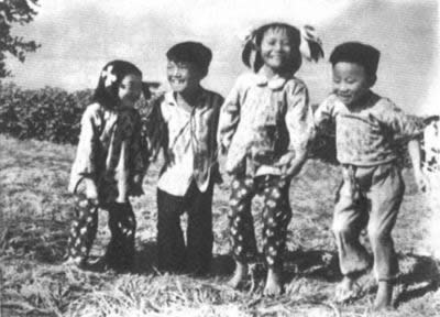 湖北麻城早稻产量放卫星（TodayOnHistory.com）