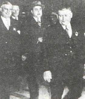 芝加哥犯罪大王卡彭入狱（TodayOnHistory.com）