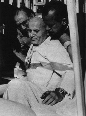罗马教皇保罗二世遇刺(todayonhistory.com)
