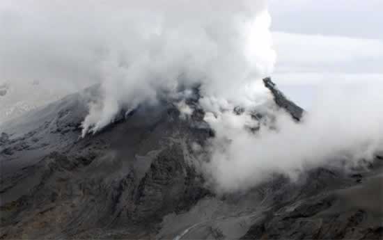 沉睡112年的哥伦比亚卡卡瓜尔火山再次猛烈喷发（TodayOnHistory.com）