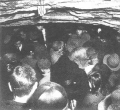重庆防空隧道发生窒息惨案(todayonhistory.com)