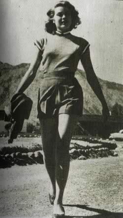 好莱坞影星格蕾丝·凯利去世(todayonhistory.com)