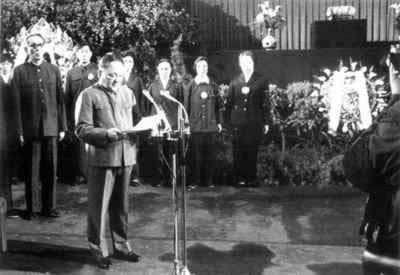 中共中央为刘少奇举行国葬和追悼会(todayonhistory.com)