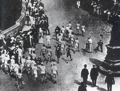 第四届奥运会在伦敦开幕(todayonhistory.com)