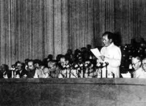 中共“八大”提出当前主要矛盾不再是阶级斗争(todayonhistory.com)
