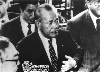 日本洛克希德贿赂案败露，前首相田中角荣被判刑（历史上今天todayonhistory.com）