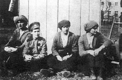 末代沙皇“血腥的尼古拉”被处决(todayonhistory.com)