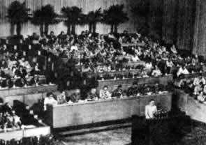 中共“八大”提出当前主要矛盾不再是阶级斗争(todayonhistory.com)