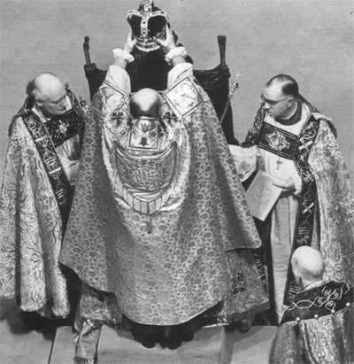 英国女王伊丽莎白二世加冕(todayonhistory.com)