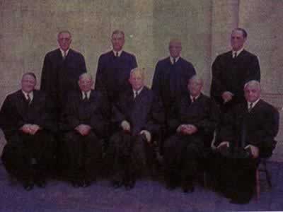 美国最高法院宣布废除黑白分校制(todayonhistory.com)