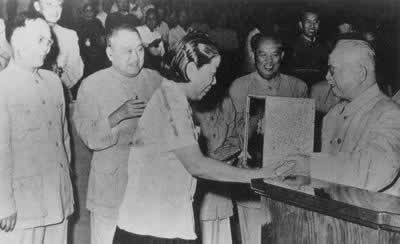 中共第八次全国代表大会举行(todayonhistory.com)