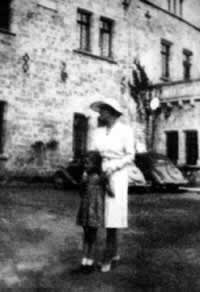 纳粹德国空军部长戈林自杀（TodayOnHistory.com）