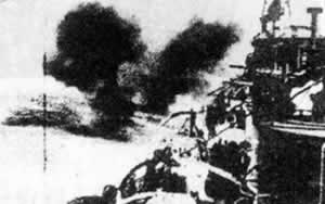 日军进攻上海，“八·一三”事变爆发(todayonhistory.com)
