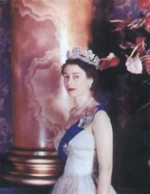 英国女王伊丽莎白二世加冕(todayonhistory.com)