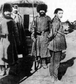 海兰泡惨案(TodayOnHistory.com)