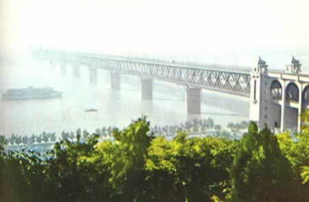 武汉长江大桥通车（TodayOnHistory.com）