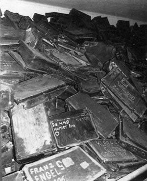 波兰把奥斯威辛集中营改为纪念馆(todayonhistory.com)