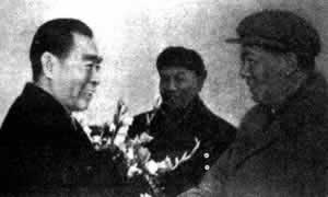 周恩来参加苏共22大，阐明共产党立场(todayonhistory.com)