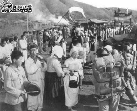 中国志愿军全部撤离朝鲜(TodayOnHistory.com)