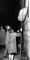 “柏林墙”修筑(todayonhistory.com)