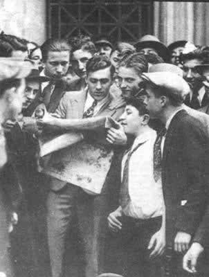 世界经济大危机爆发(TodayOnHistory.com)