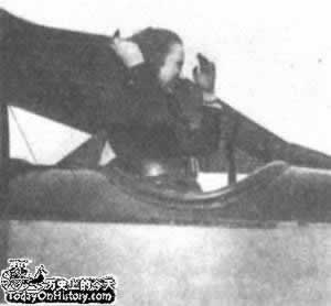 女飞行员布罗姆韦尔殁于空难(todayonhistory.com)