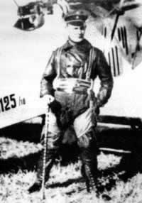 纳粹德国空军部长戈林自杀（TodayOnHistory.com）