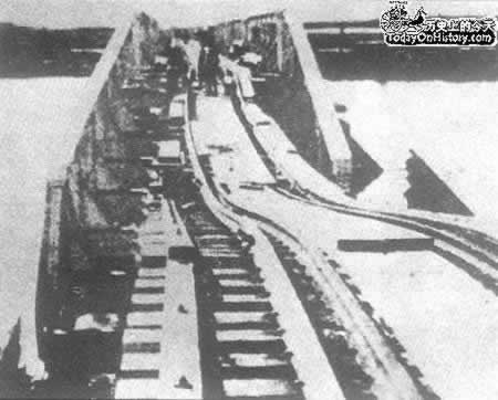 马占山率部在江桥与军激战(TodayOnHistory.com)