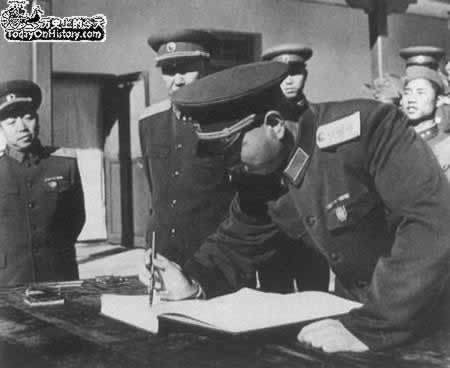 中国志愿军全部撤离朝鲜(TodayOnHistory.com)