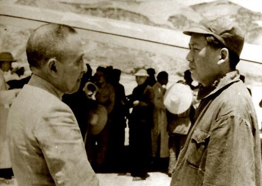 毛泽东与黄炎培谈“历史周期率”(todayonhistory.com)