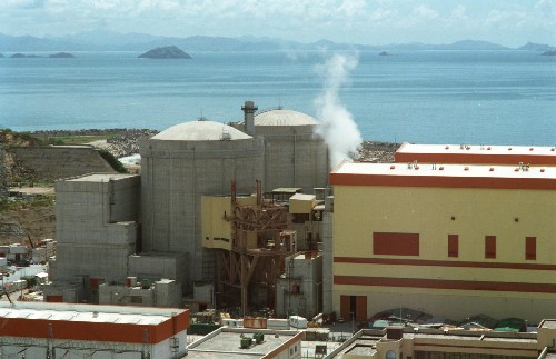 大亚弯核电站一号机組並网发电成功(todayonhistory.com)