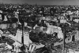 日军进攻上海，“八·一三”事变爆发(todayonhistory.com)