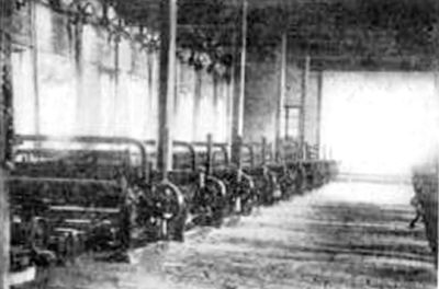 左宗棠创办的兰州机器织呢局开工(todayonhistory.com)
