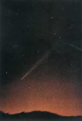 天文学家发现池谷·关慧星(todayonhistory.com)