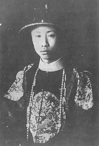 溥仪复辟帝制结束(todayonhistory.com)
