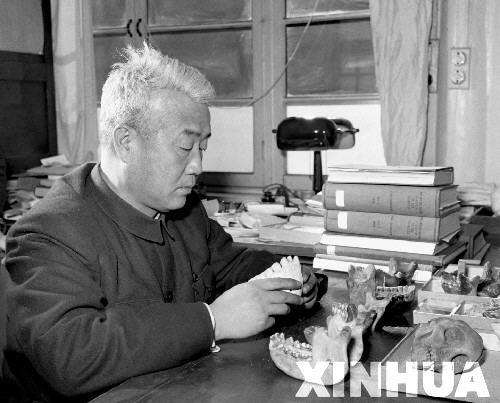 第一个头盖骨发现者裴文中在北京逝世(todayonhistory.com)