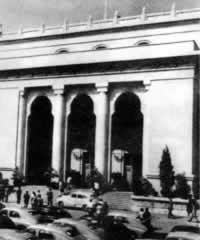 中共“八大”提出当前主要矛盾不再是阶级斗争(todayonhistory.com)