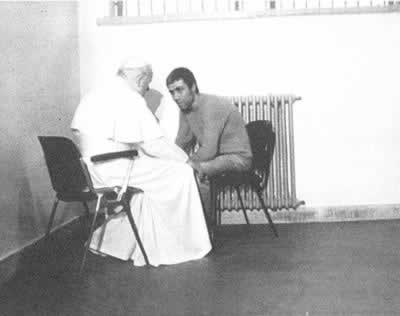 罗马教皇保罗二世遇刺(todayonhistory.com)