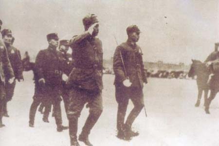 中日军队在永定门外发生冲突(todayonhistory.com)