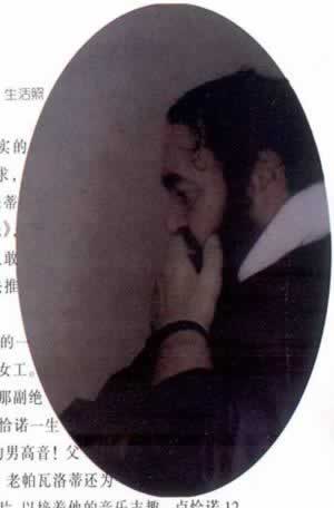 帕瓦洛蒂在人民大会堂举行独唱音乐会(todayonhistory.com)