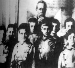 意大利画家莫迪利阿尼诞辰年(todayonhistory.com)