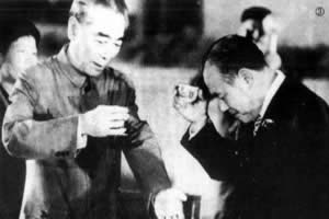 田中角荣当选为日本首相，中日关系实现正常化(todayonhistory.com)