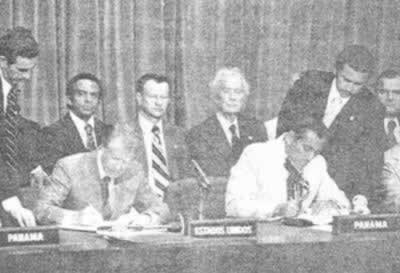 美国和巴拿马政府签署巴拿马运河新条约（TodayOnHistory.com）