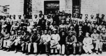 毛泽东发表《在延安文艺座谈会上的讲话》(todayonhistory.com)