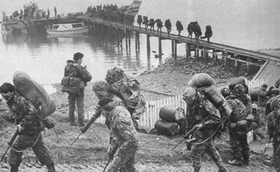 马岛战争结束，英军重占该岛(todayonhistory.com)