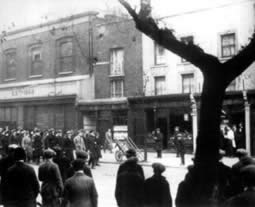 英国工人总罢工(todayonhistory.com)