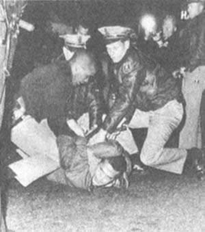 美国反战学生占领大学校园(todayonhistory.com)